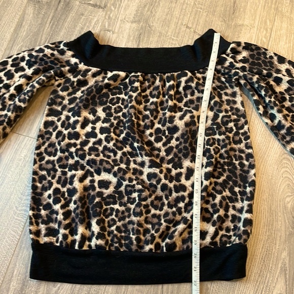 COCO & MAIN Animal Printed top with rounded on off the shoulder neckline. - Picture 7 of 9